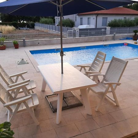 Nice, Cosy Studio Apartment With Shared Outdoor Pool Banjole Exterior photo