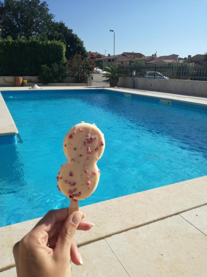 Nice, Cosy Studio Apartment With Shared Outdoor Pool Banjole Exterior photo