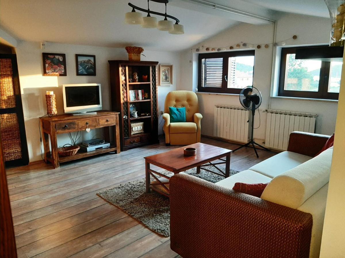 Nice, Cosy Studio Apartment With Shared Outdoor Pool Banjole Exterior photo